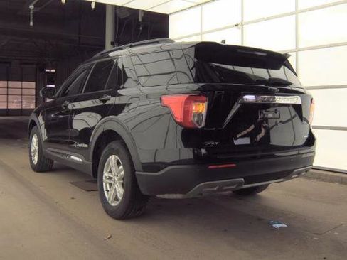 Used 2023 Ford Explorer XLT w/ Equipment Group 202A image 5