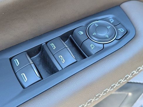 Used 2025 GMC Yukon XL Denali Ultimate AWD/4WD image 18