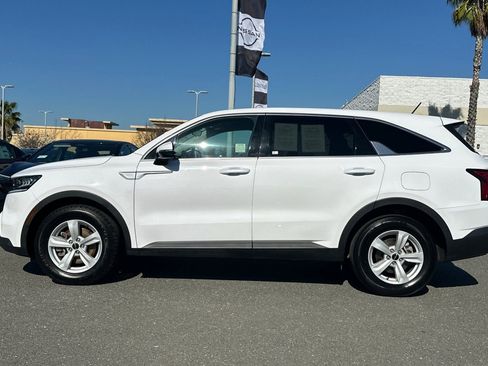 Used 2023 Kia Sorento LX image 7