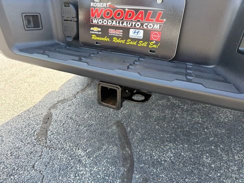 Used 2025 Nissan Frontier SV w/ Tow Package RWD image 12