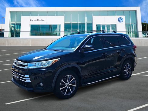 Used 2019 Toyota Highlander XLE FWD image 1
