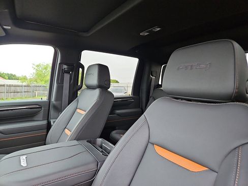 New 2026 GMC Sierra 2500 AT4 w/ AT4 Premium Plus Package AWD/4WD image 11