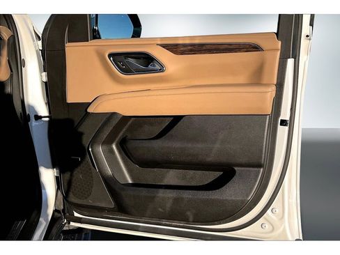 Used 2024 Chevrolet Tahoe Premier w/ Premium Package 2 image 29