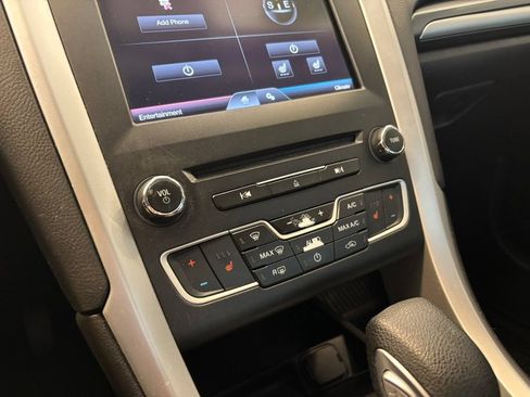 Used 2016 Ford Fusion SE FWD image 21