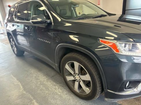 Used 2019 Chevrolet Traverse LT w/ LT Premium Package AWD/4WD image 1