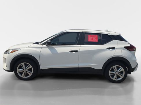 Used 2025 Nissan Kicks Play S FWD image 2