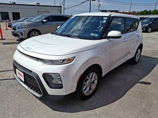 Used 2022 Kia Soul LX w/ Technology Package FWD video 3
