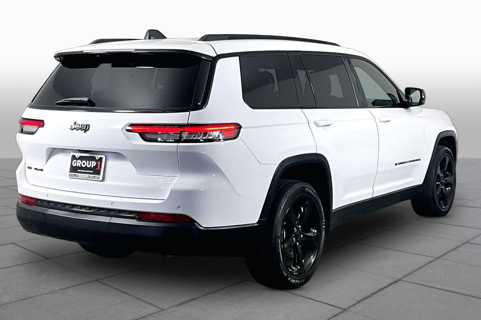 Used 2021 Jeep Grand Cherokee L Laredo AWD/4WD image 12