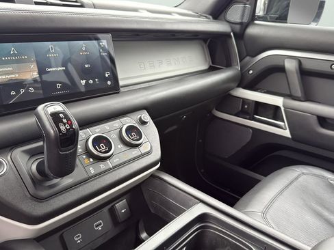 Used 2020 Land Rover Defender 110 First Edition image 19