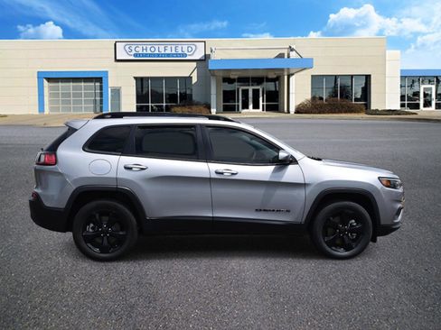 Used 2021 Jeep Cherokee Latitude Plus w/ Sun & Sound Group AWD/4WD image 2