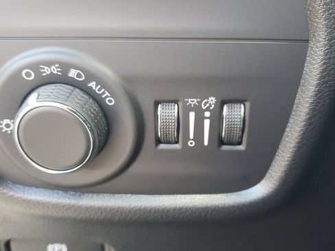 New 2025 Jeep Grand Cherokee Altitude image 24