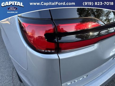 Used 2024 Chrysler Pacifica Touring-L image 15