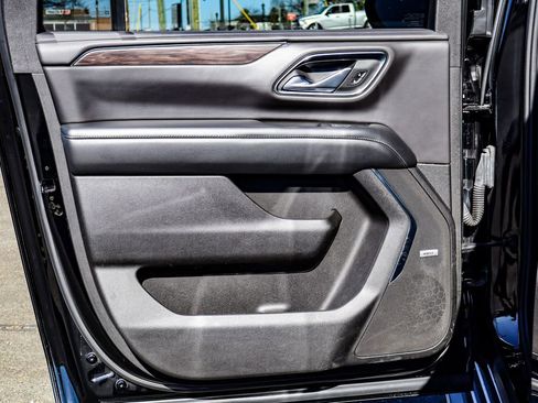 Used 2022 Chevrolet Suburban LT image 41