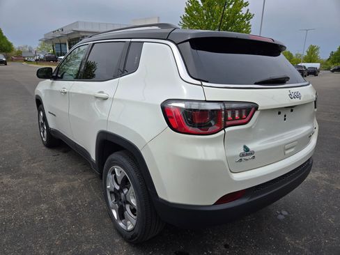 Used 2019 Jeep Compass Limited AWD/4WD image 3