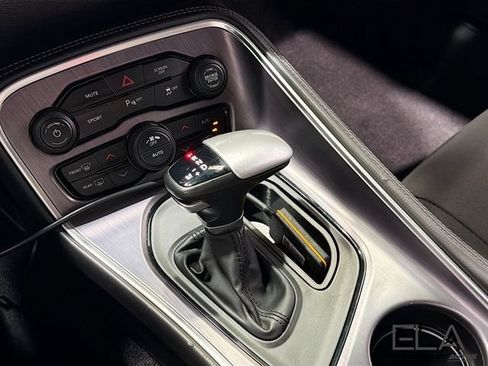 Used 2018 Dodge Challenger R/T RWD image 17