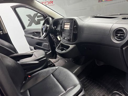 Used 2018 Mercedes-Benz Metris Passenger image 49