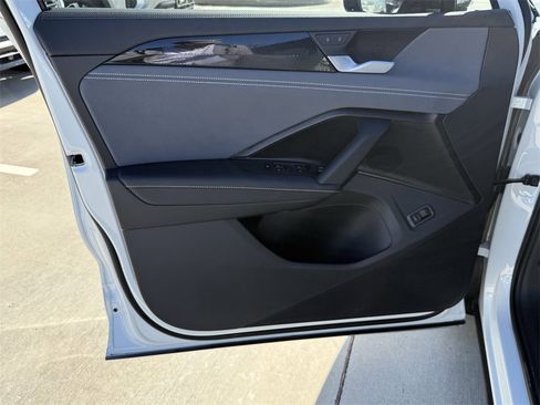 New 2026 Volkswagen Tiguan SE R-Line image 10