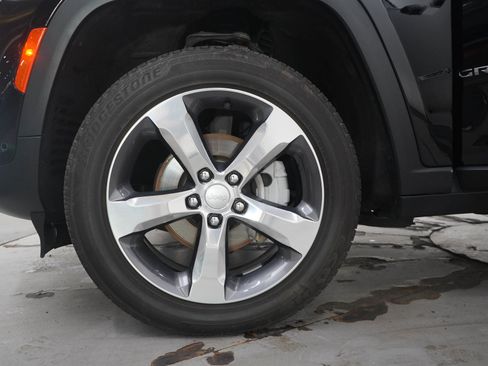 Used 2024 Jeep Grand Cherokee Limited w/ Luxury Tech Group II AWD/4WD image 30