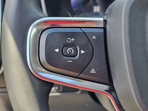 Used 2023 Volvo XC40 B5 Core image 19