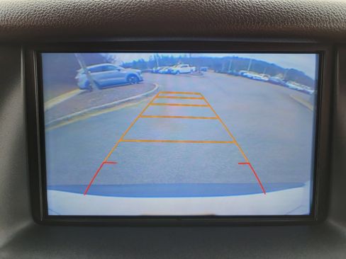 Used 2017 GMC Yukon XL SLT w/ Open Road Package image 14