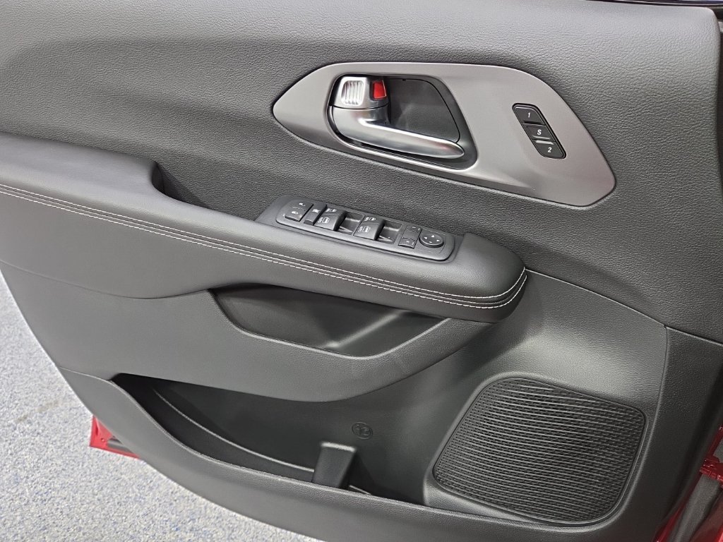 New 2026 Chrysler Pacifica Select w/ S Appearance Package FWD image 25