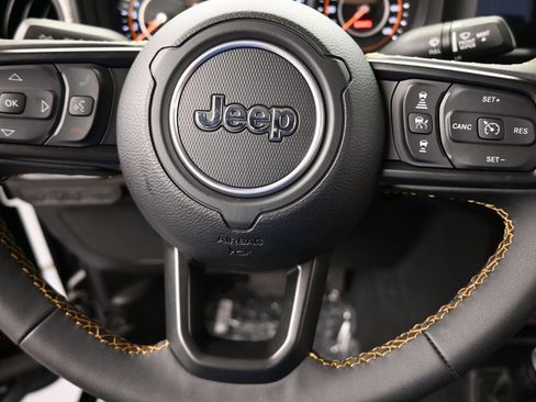 Used 2024 Jeep Gladiator Sport image 31