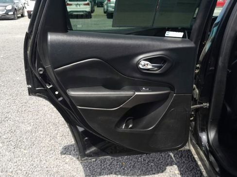 Used 2019 Jeep Cherokee Limited AWD/4WD image 29