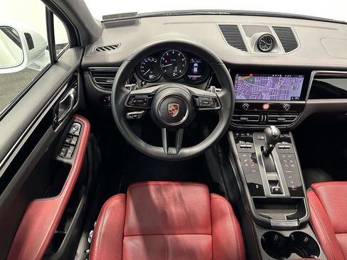 Certified 2025 Porsche Macan image 26