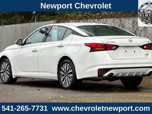 Used 2024 Nissan Altima 2.5 SV w/ SV Premium Package image 7