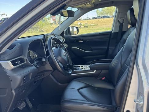 Used 2021 Toyota Highlander XLE image 8