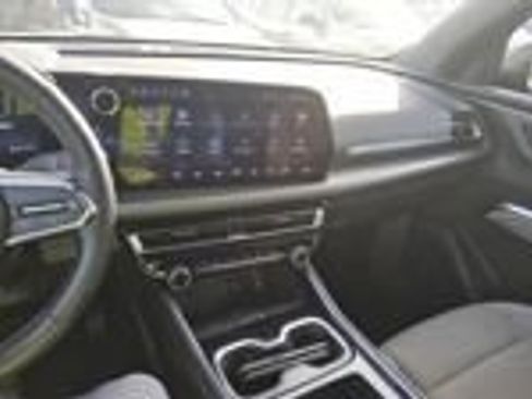 Used 2025 Chevrolet Traverse LT image 17