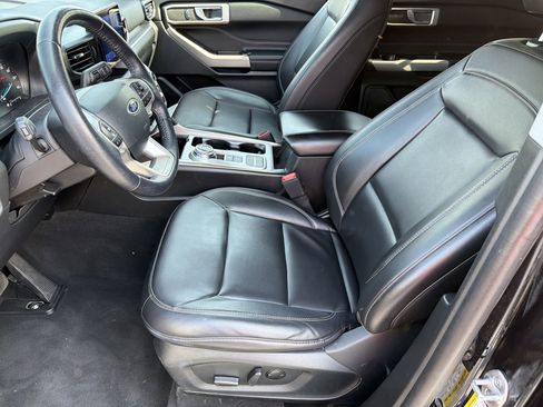 Used 2023 Ford Explorer XLT w/ Equipment Group 202A RWD image 7