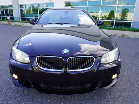 Used 2011 BMW 335i Convertible w/ M Sport Pkg RWD image 2