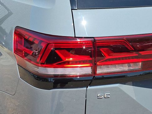 Used 2024 Volkswagen Atlas Peak Edition SE AWD/4WD image 38