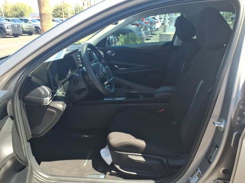 Used 2023 Hyundai Elantra Blue FWD image 15