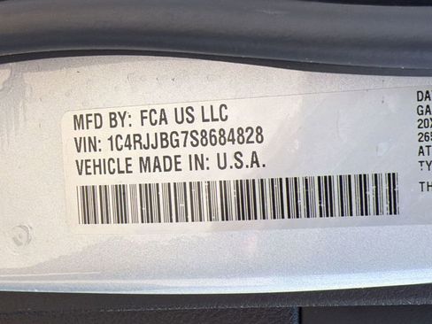 Used 2025 Jeep Grand Cherokee L Limited w/ Black Appearance Package RWD image 18