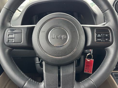 Used 2013 Jeep Patriot Latitude FWD image 27