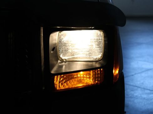 Used 2006 Ford F350 XL RWD image 42