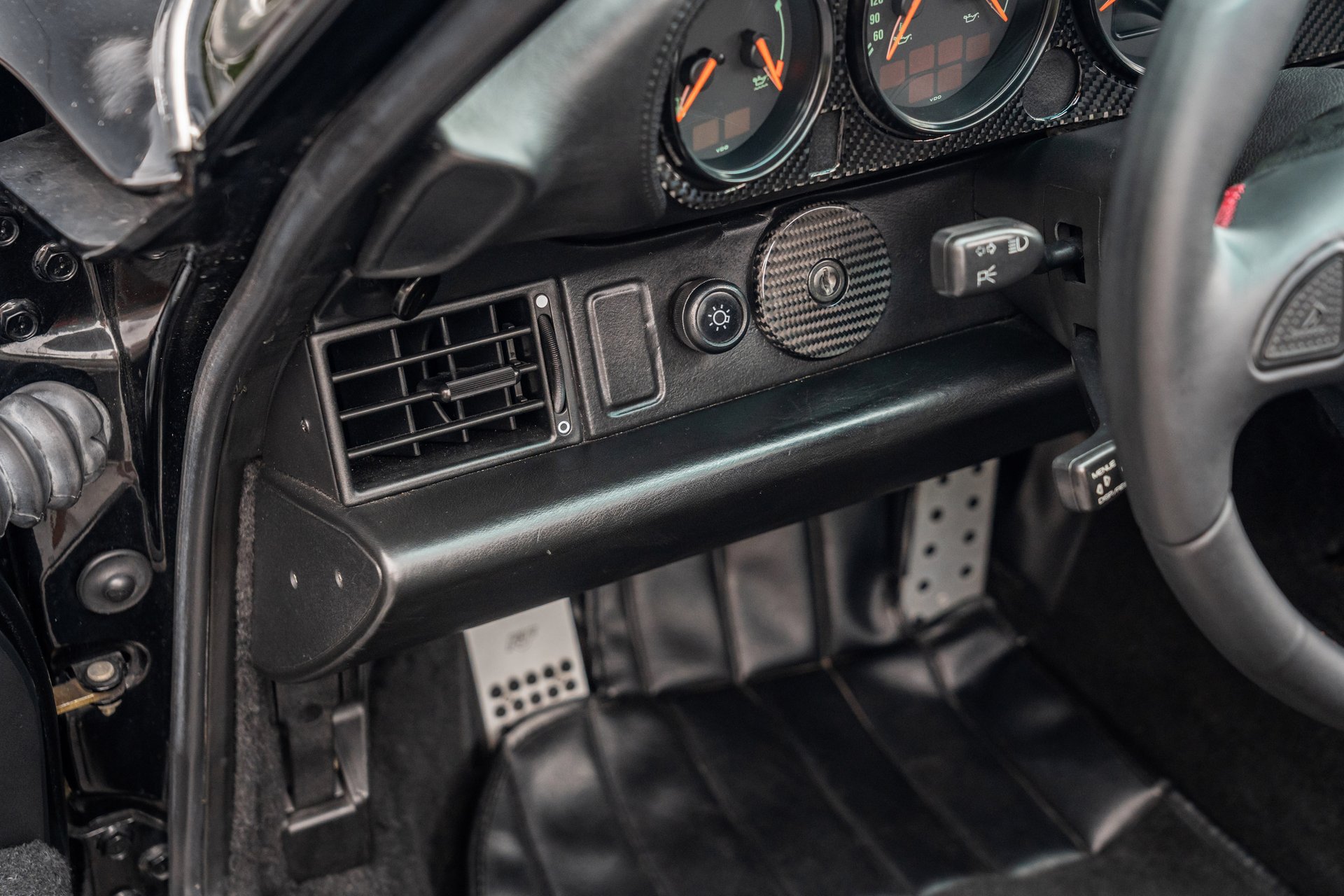 Used 1996 Porsche 911 Turbo RWD image 40
