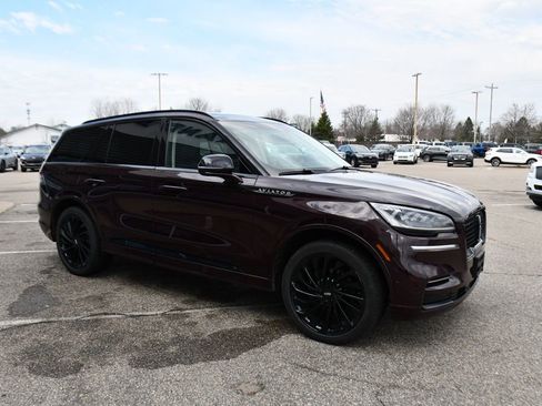 Used 2023 Lincoln Aviator Reserve AWD/4WD image 8