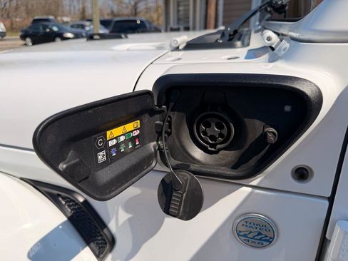 Used 2023 Jeep Wrangler Sahara w/ Cold Weather Group image 30