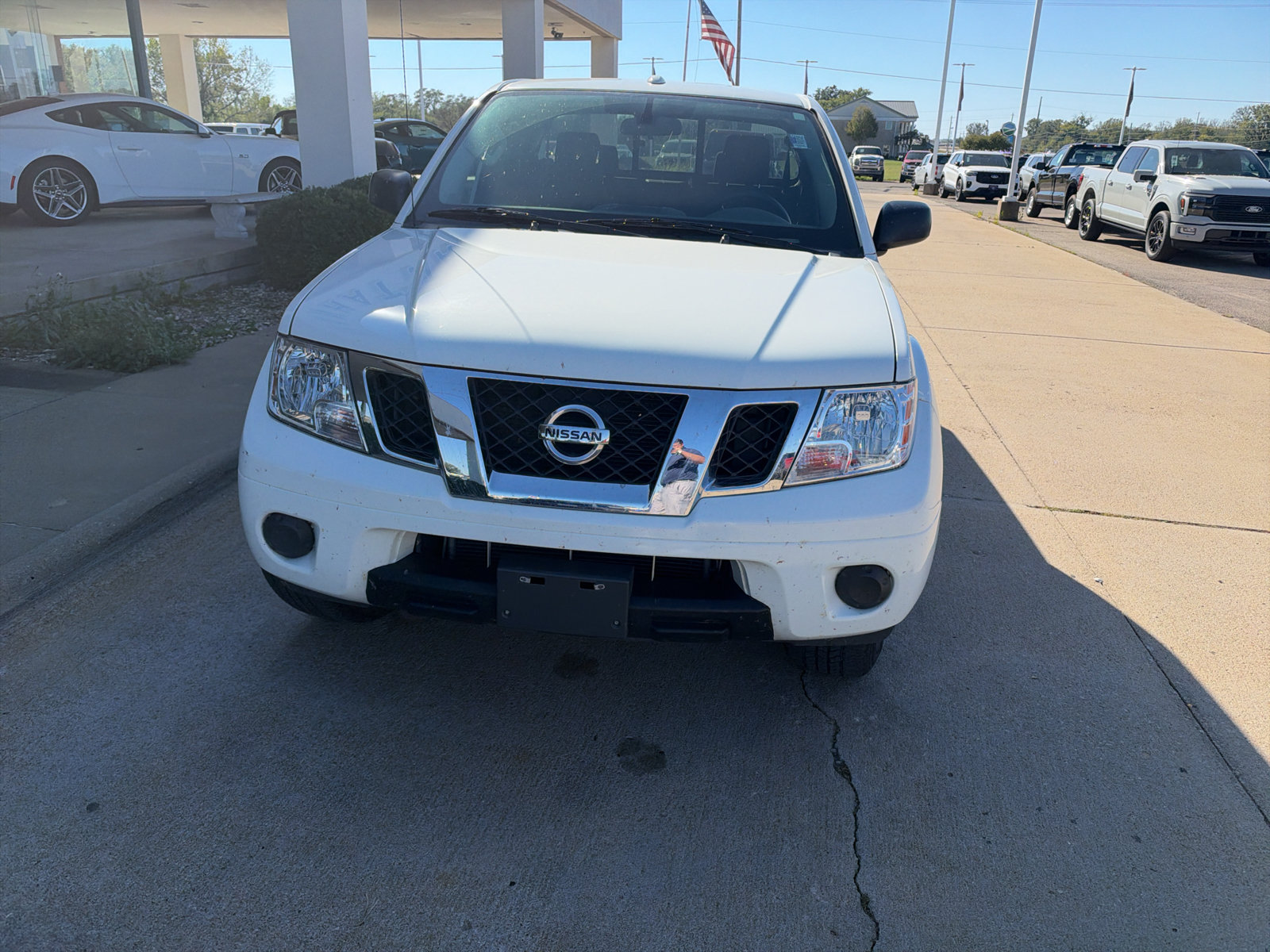 Used 2018 Nissan Frontier SV AWD/4WD image 3