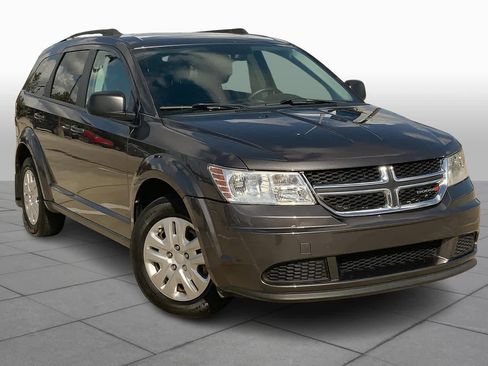 Used 2018 Dodge Journey SE w/ Connectivity Group image 2