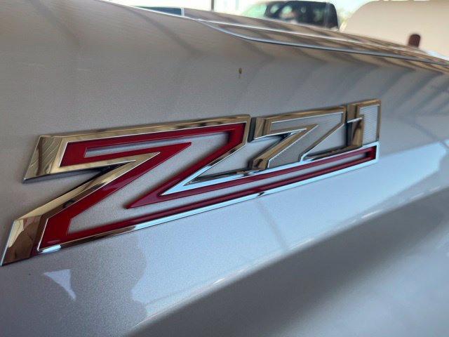Used 2022 Chevrolet Silverado 1500 LT w/ Z71 Off-Road Package AWD/4WD image 4