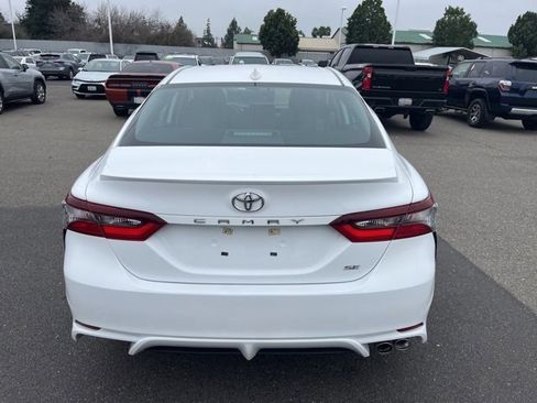 Used 2024 Toyota Camry SE image 6