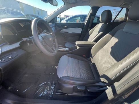 Used 2025 Chevrolet Trax LT image 25