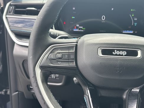 Used 2022 Jeep Grand Cherokee Trailhawk w/ Advanced Protech Group II AWD/4WD image 28