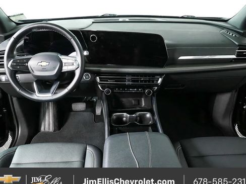 Certified 2025 Chevrolet Traverse LT FWD image 18
