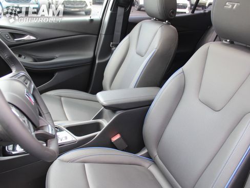 Used 2026 Buick Encore GX Sport Touring w/ Comfort Package AWD/4WD image 11