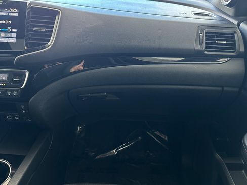 Used 2025 Honda Passport Black Edition image 29